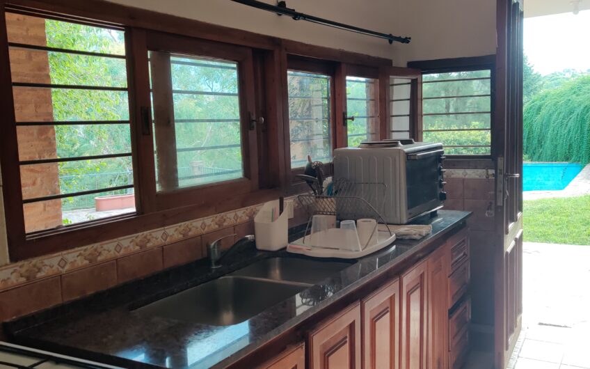 CASA 3 DORM C/ PILETA Y GRAN JARDÍN | MENDIOLAZA