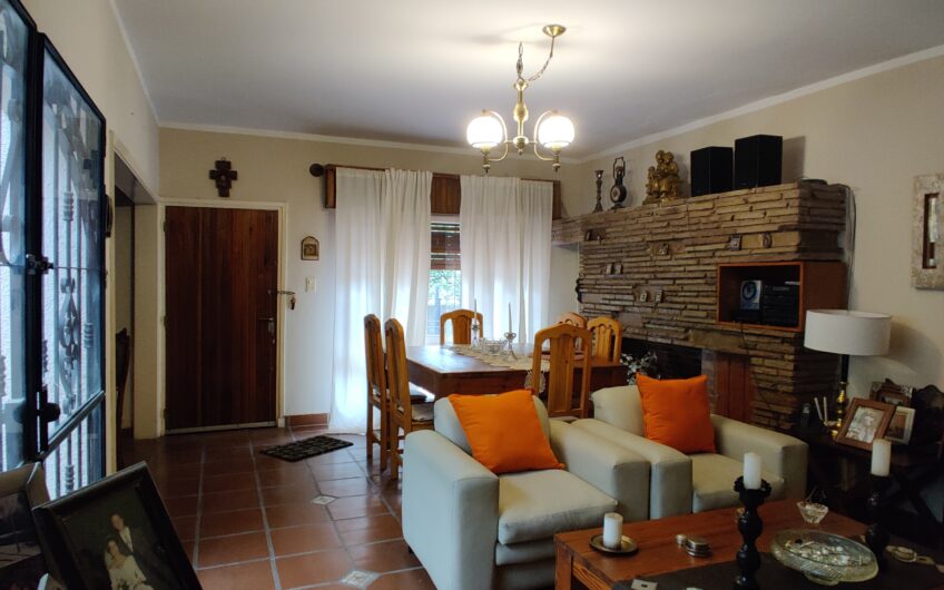 CASA 3 DORM C/COCHERA | B° MAIPÚ 2° SECCIÓN