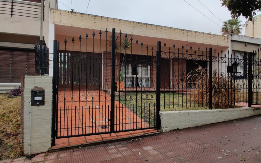 CASA 3 DORM C/COCHERA | B° MAIPÚ 2° SECCIÓN
